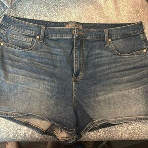 NWT Torrid jeans shorts size 20 .